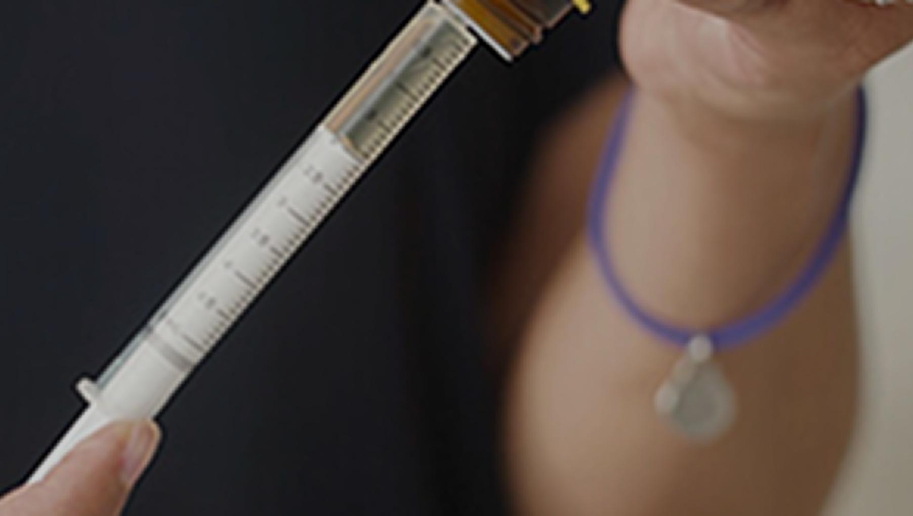 Instructions for taking EPIDIOLEX® (cannabidiol) or giving it to a loved one; Spanish video