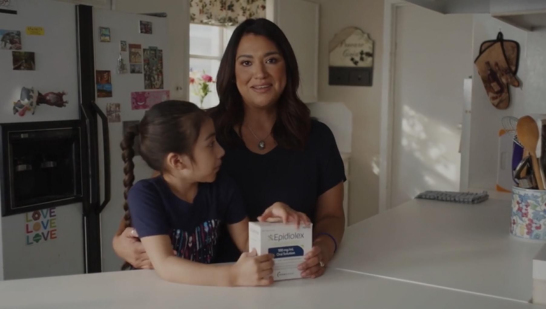 Setting up and preparing to administer EPIDIOLEX® (cannabidiol); Spanish video